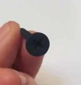 Vis trompette noire phosphate pour plaque de plâtre.