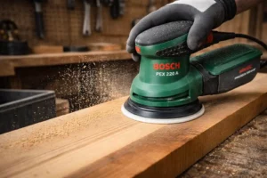 bosch pex Utilisation d'une ponceuse excentrique pour poncer du bois rapidement.