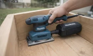 Makita BO3711 Ponceuse vibrante Makita rectangulaire idéale pour la rénovation de meuble et les angles.