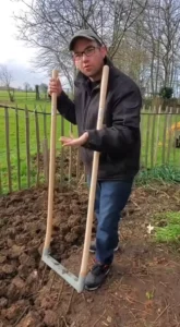 Quand passer la grelinette dans le jardin pour préparer le sol des tomates.